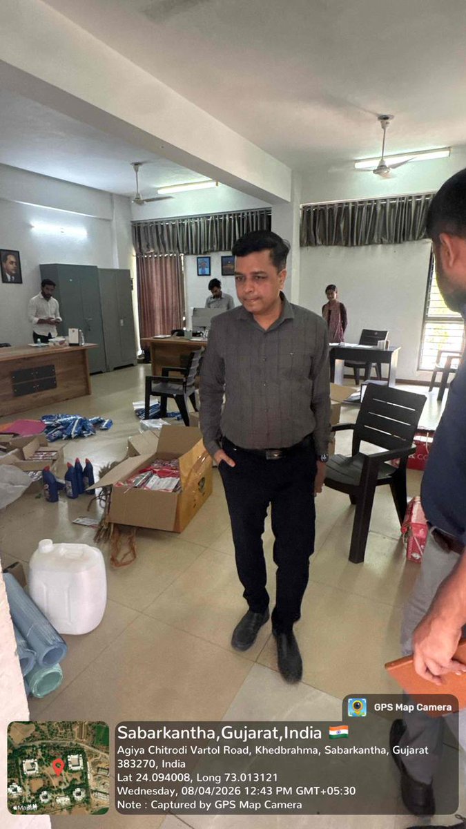 અત્રેના તાબા હેઠળની મોડેલ શાળા ખેડબ્રહ્મા ખાતે પ્રાયોજના વહીવટદારશ્રી તેમજ મદદનીશ કમિશ્નર (શિક્ષણ) દ્વારા શાળા કેમ્પસની મુલાકાત લેવામાં આવી.