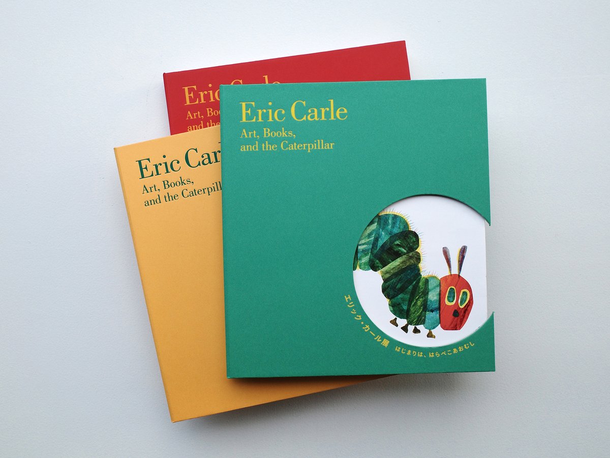 ericcarle26_27's tweet photo. 【開幕まであと🔟日！】
🔍＃エリック・カール展　図録情報

展覧会公式図録
税込 2,970円

A4変形サイズ、224ページ、「あなあき」ハードカバー、コデックス装＋スイス装

表紙のカラーは3色！あおむしが食べた
「はっぱ🌱」「りんご🍎」「オレンジ🍊」
からお選びください🐛

＃東京都現代美術館 https://t.co/9xM9NNMmGt