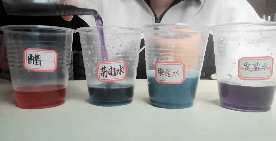 jhuncac's tweet image. "Today’s win: 15 mins of ‘kitchen scientist’ with my kid—we mixed baking soda + vinegar, laughed at the fizz, and talked why it bubbled. Small moments = big curiosity!  #ParentingWin #CuriosityUnleashed"