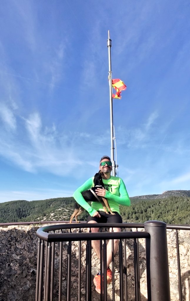 xabivilar's tweet photo. Bon dia! 
Hoy hemos salido prontito por la mañana. 10km al trote que el sábado nos esperan 56km sin parar 💪🏻
#castell #olivella #home #dog #dad #trail #trailrunning #mountainlover #enforma #pocapoc https://t.co/mmz6xCJpoa
