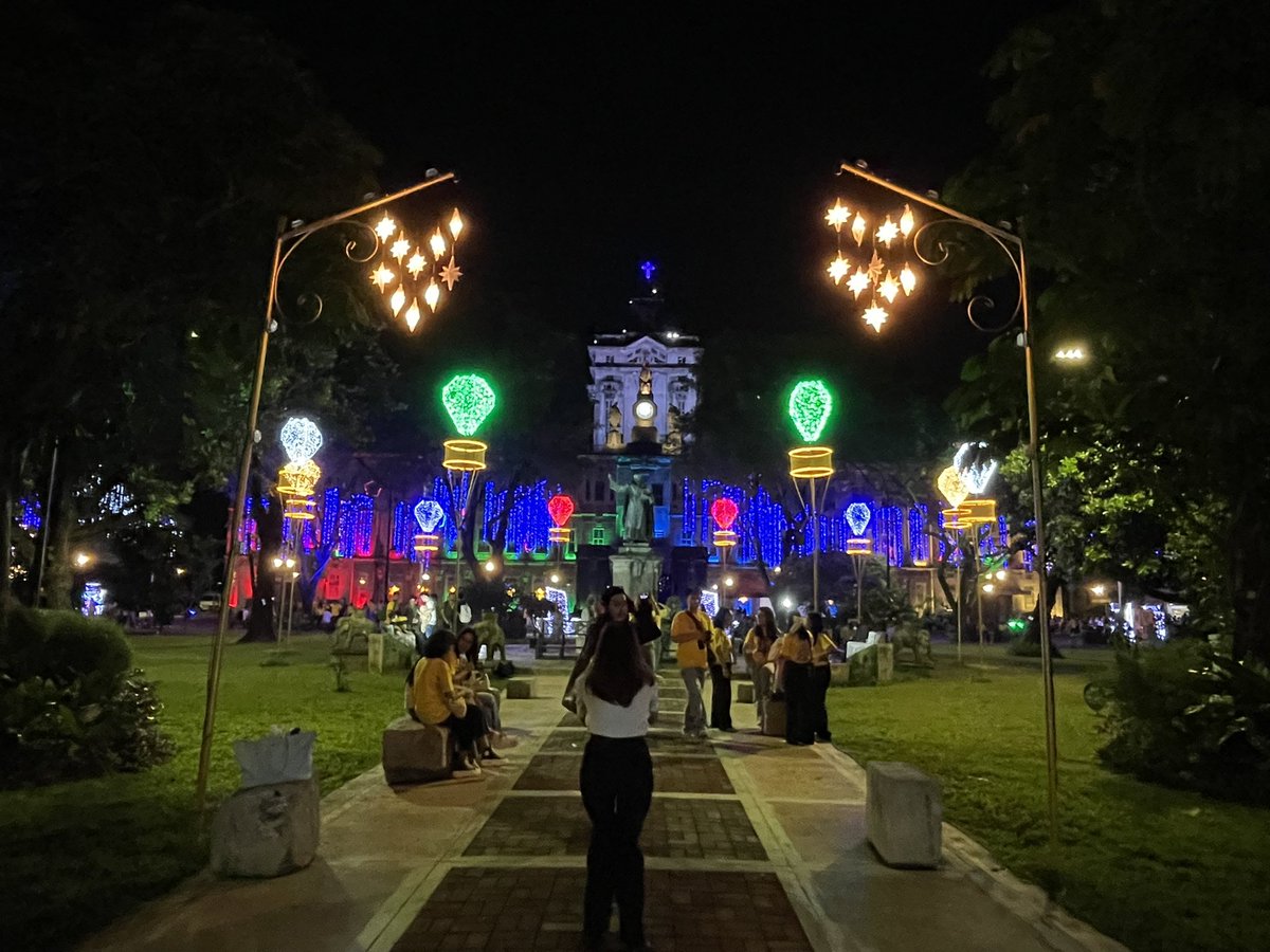 mygodsua's tweet image. also paskuhan szn is sooo pretty :)