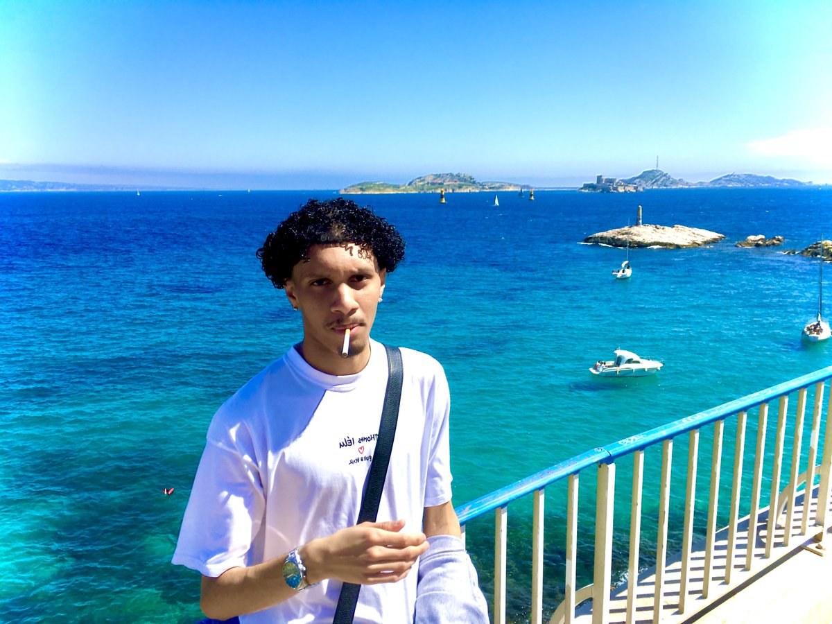 gzl6y's tweet image. #fleet #dump #marseille le mec qui dose pas mdrr