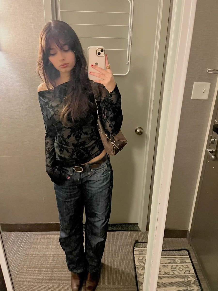 melominniee's tweet image. how does pinterest see you?  
pop singer 
tattoo 
nails 
outfit