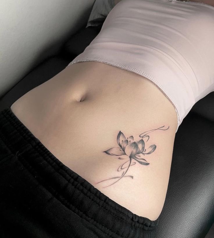 melominniee's tweet image. how does pinterest see you?  
pop singer 
tattoo 
nails 
outfit