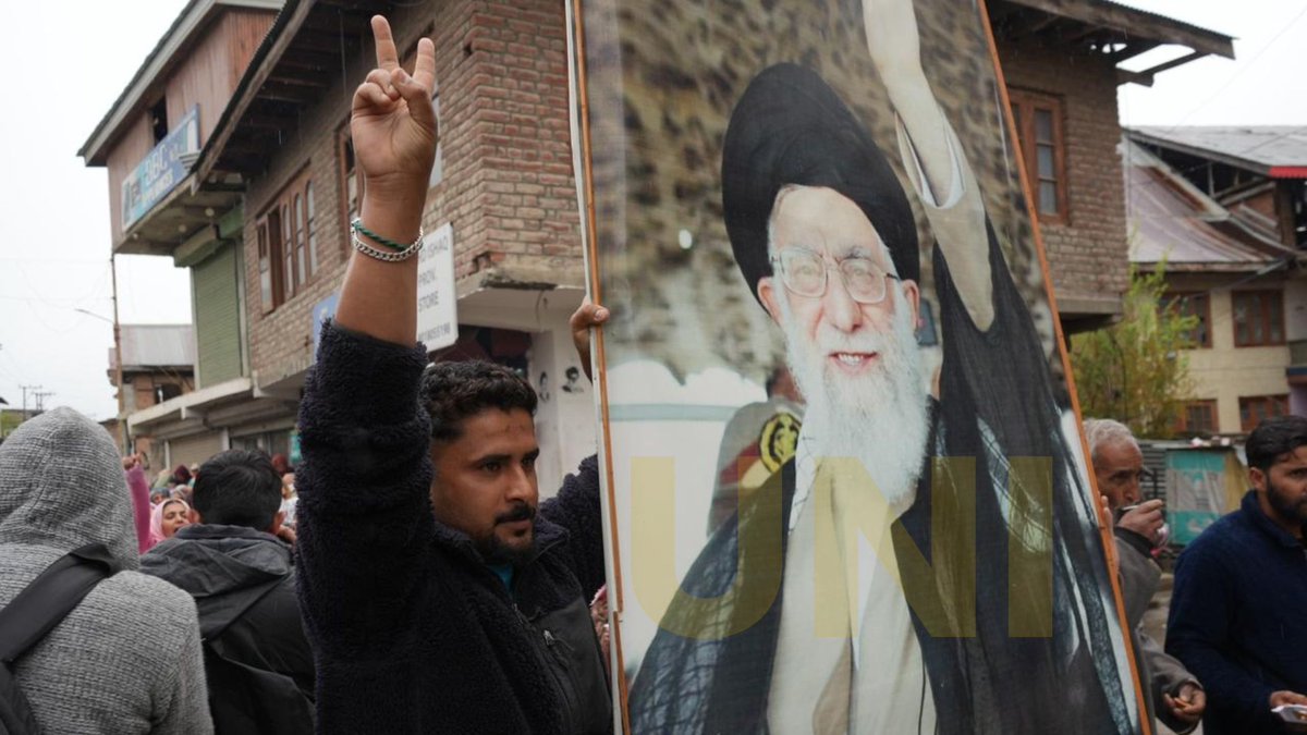 UNI_Photos's tweet image. In Photos | Shia community members gather at Durbal, Bemina, in Srinagar to celebrate the ceasefire announcement between the United States and Iran.

📸: Shah Junaid / UNI

#JammuAndKashmir | #Srinagar | #ShiaCommunity | #Iran | #UnitedStates | #Bemina | #UNI