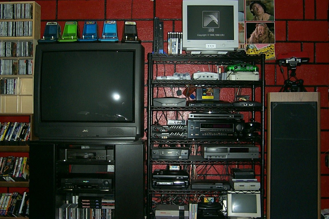 matthewhenzel's tweet photo. My gaming setup from 25 years ago (early 2001, pre Xbox and GameCube launches). Where does the time go?! 😮 https://t.co/OxD6Sj7ppZ