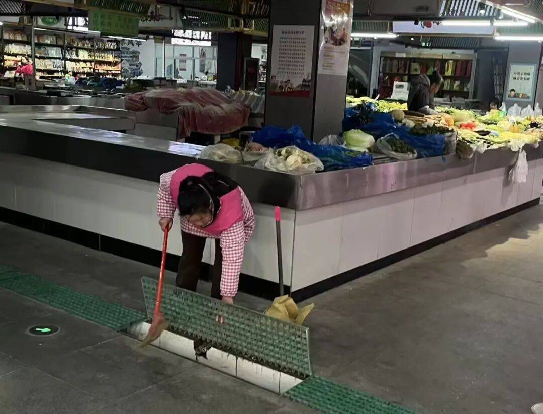 直偭华尓街： tweet media