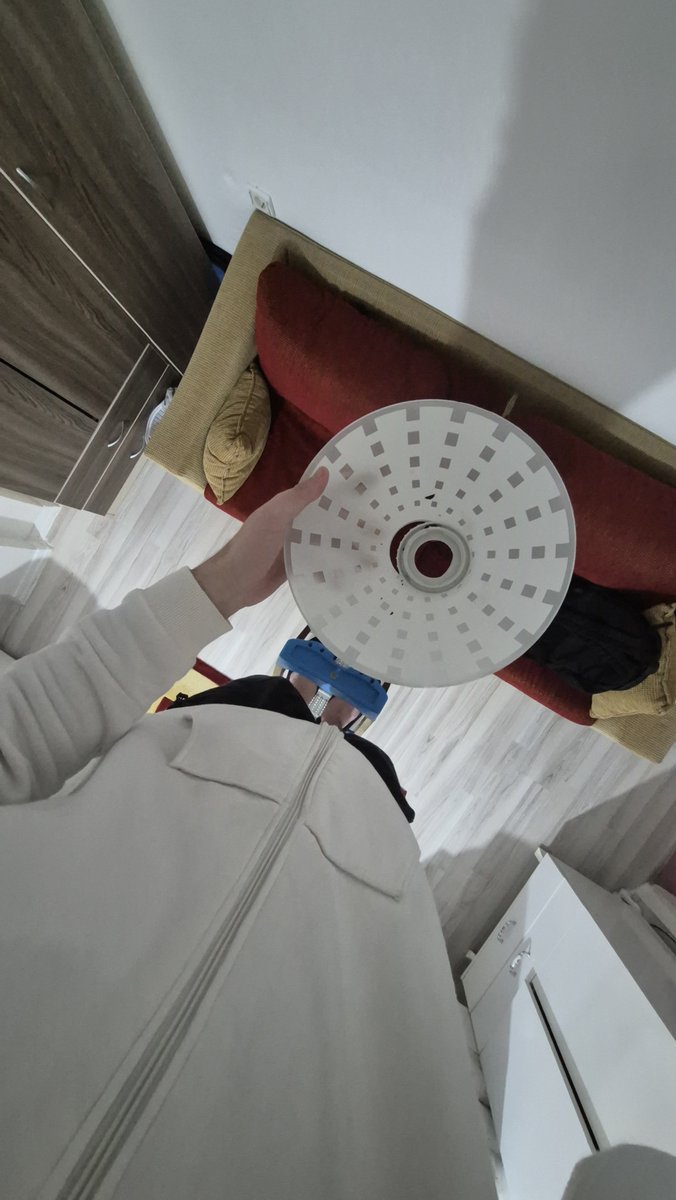 younesemr tweet media