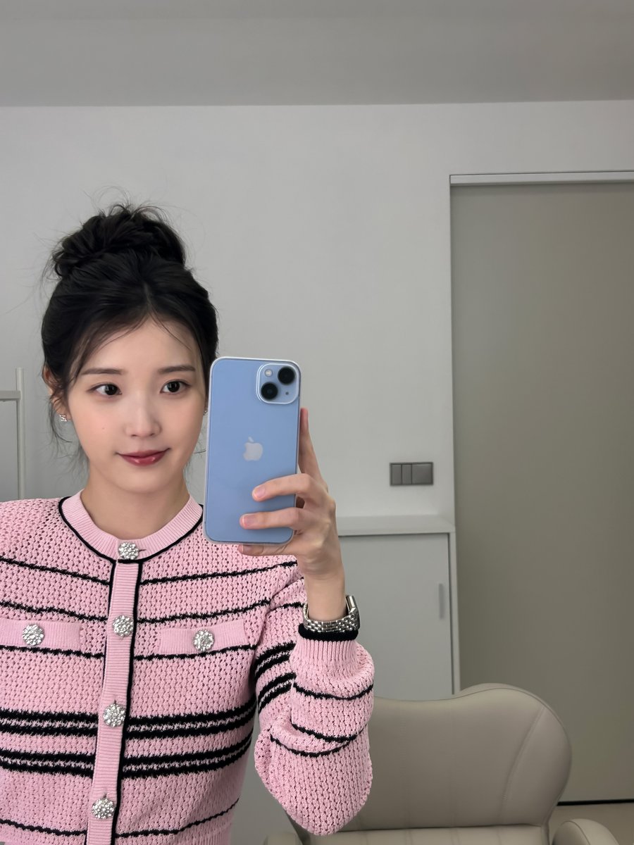 아이유(IU) tweet media