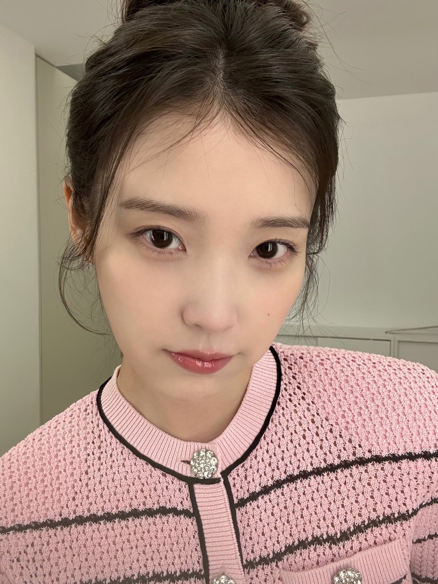 아이유(IU) tweet media