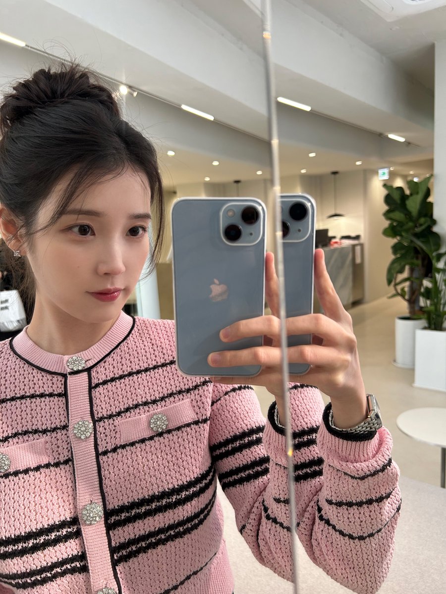 아이유(IU) tweet media