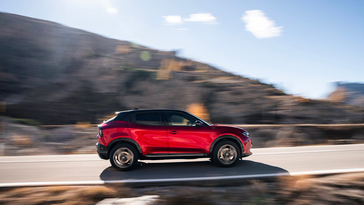 Alfa Romeo UK tweet media