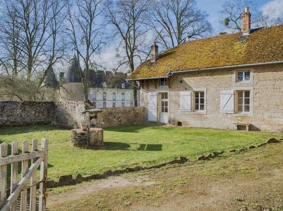 Château de Commarin tweet media