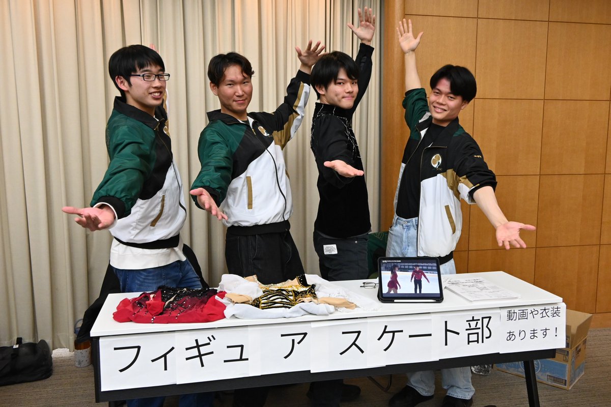 NagoyaUniv_info's tweet photo. 今日と明日は名大名物 #地獄の細道 です！
運動部や文化系サークルなど130以上の団体が豊田講堂にブースを並べて
新入生を勧誘する“細道”をつくって待ち構えます✨
大量のチラシを受け取り、どこに入ろうか迷っている新入生の姿も😊
#名古屋大学 https://t.co/Cm6vr7LchQ