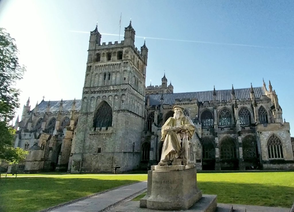 CornwallK8's tweet image. Exeter Cathdral looking grand under the blue morning sky, today! 💙☀️
#Devon #StormHour #WednesdayVibes