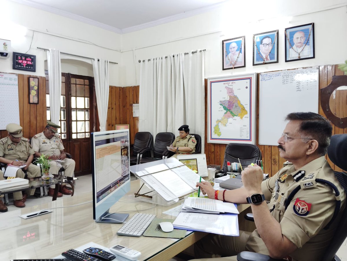 adgzonekanpur's tweet photo. .@dgpup  महोदय द्वारा वीडियो कॉन्फ्रेंसिंग के माध्यम से आगामी पर्व/त्योहार के दृष्टिगत कानून-व्यवस्था की तैयारी, अम्बेडकर जयन्ती के अवसर पर कार्यक्रमों एवं अम्बेडकर प्रतिमाओं की सुरक्षा व्यवस्था, जनसुनवाई, ई-साक्ष्य व ई-सम्मन की प्रगति, मीडिया में प्रकाशित/प्रसारित घटनाओं पर त्वरित एवं तथ्यपरक प्रतिक्रिया, Zero Fatality District के लक्ष्य की समीक्षा, यातायात जाम में कमी लाने के उपाय, सी0सी0टी0एन0एस0 में 60/90 दिवस से लंबित विवेचनाओं की स्थिति, यक्ष ऐप पर की जा रही कार्यवाहियों सहित अन्य महत्वपूर्ण बिन्दुओं के संबंध में समीक्षा गोष्ठी कर आवश्यक दिशा-निर्देश दिये गये। समीक्षा गोष्ठी के दौरान #adgzonekanpur आलोक सिंह द्वारा जोन के अंतर्गत जनपदों में वर्तमान कानून-व्यवस्था की स्थिति, विभिन्न अभियानों/अभियोजनात्मक कार्यवाहियों की प्रगति तथा शासन एवं पुलिस मुख्यालय द्वारा निर्धारित प्राथमिकताओं के प्रभावी अनुपालन हेतु की जा रही कार्यवाहियों की विस्तृत जानकारी से अवगत कराया गया। साथ ही जोन स्तर पर जनपदों के मध्य बेहतर समन्वय स्थापित कर अपराध नियंत्रण, कानून-व्यवस्था सुदृढ़ीकरण तथा जनसुरक्षा सुनिश्चित करने हेतु किये जा रहे प्रयासों से भी अवगत कराया गया।