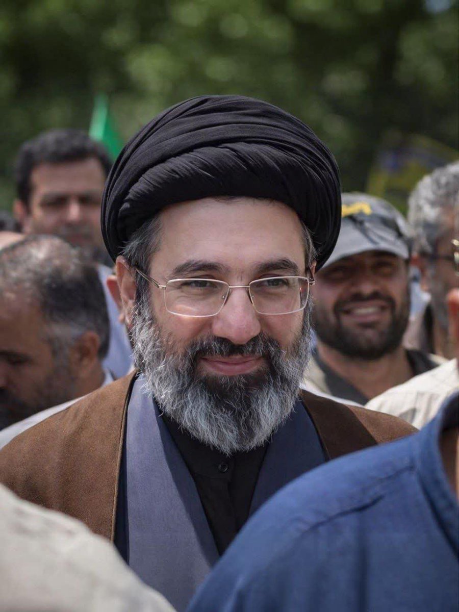 سخن ولی ، ولی ندارد...
سرباز امام سید مجتبی خامنه‌ای هستیم.
آقا بفرمایند «جنگ یا مذاکره» 
اطاعت می‌کنیم.
#آمریکا_شکست_خورد