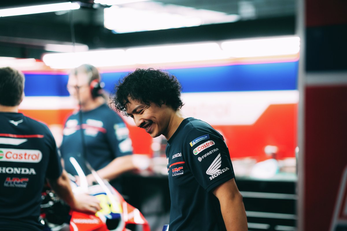 mizunoshop's tweet image. ////予約終了まであと4日////

ホンダ・レーシング(HRC)として初の2輪・4輪両カテゴリーで実現した統一ユニフォームの予約販売があと4日で終了！
これからのレースを共に応援する相棒をミズノのユニフォームで。

詳細はコチラ▼
x.gd/YhdyB

@HondaJP_Live
#Honda #HRC #mizuno #ミズノ