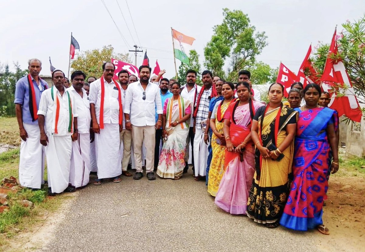pvrvivekoffl's tweet photo. மதச்சார்பற்ற முற்போக்குக் கூட்டணியின்,வேதாரண்யம் சட்டமன்றத் தொகுதி வேட்பாளர் திரு.மா.மீ.புகழேந்தி,அவர்களுக்கு ஆதரவாக பஞ்சநதிக்குளம் (மேற்கு) ஊராட்சியில் காங்கிரஸ் மற்றும் தோழமைக் கட்சிகளின் நிர்வாகிகளோடு உதயசூரியன் சின்னத்தில் வாக்கு சேகரித்த போது.
#வெல்வோம்_ஒன்றாக
#Vote4DMK https://t.co/zfrPk0EJ0P