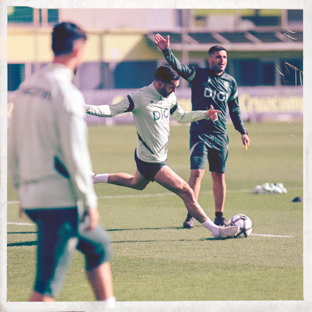 Cadiz_CF's tweet photo. 🔥👀𝓗𝓪𝔂 𝓾𝓷 𝓷𝓾𝓮𝓿𝓸 𝓳𝓾𝓰ó𝓷 𝓮𝓷 𝓵𝓪 𝓸𝓯𝓲𝓬𝓲𝓷𝓪 😏🔥

#LP7 https://t.co/q7C5cyK43Y