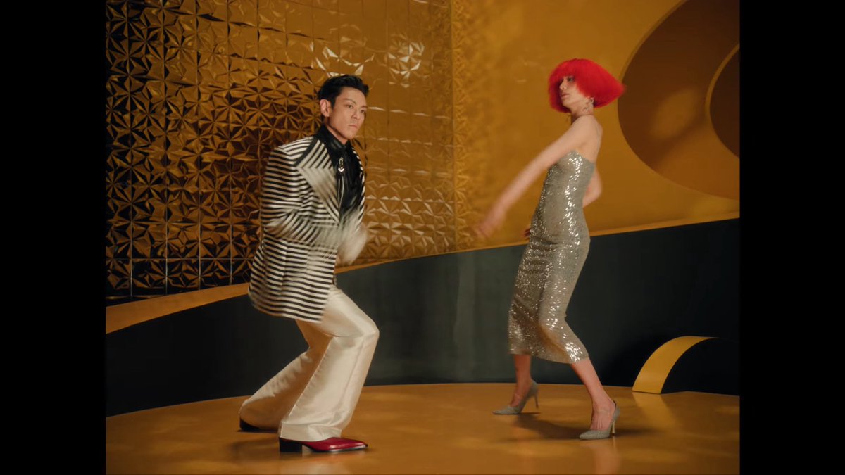 seungt0phyun's tweet photo. T.O.P and NANA in 'Studio54' MV

🔗: https://t.co/S6k3Is9WmW

GOING CRAZY with T.O.P
#완전미쳤어MV_OUTNOW
#STUDIO54onTOP #T_O_P https://t.co/5okaRUDrSg