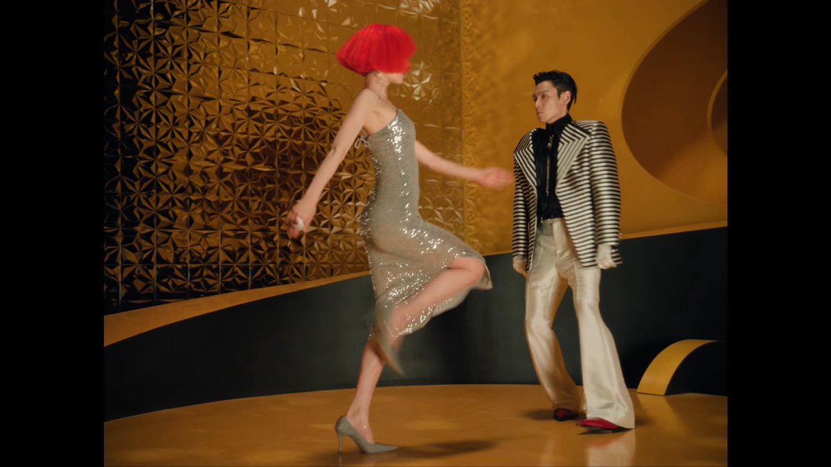 seungt0phyun's tweet photo. T.O.P and NANA in 'Studio54' MV

🔗: https://t.co/S6k3Is9WmW

GOING CRAZY with T.O.P
#완전미쳤어MV_OUTNOW
#STUDIO54onTOP #T_O_P https://t.co/5okaRUDrSg