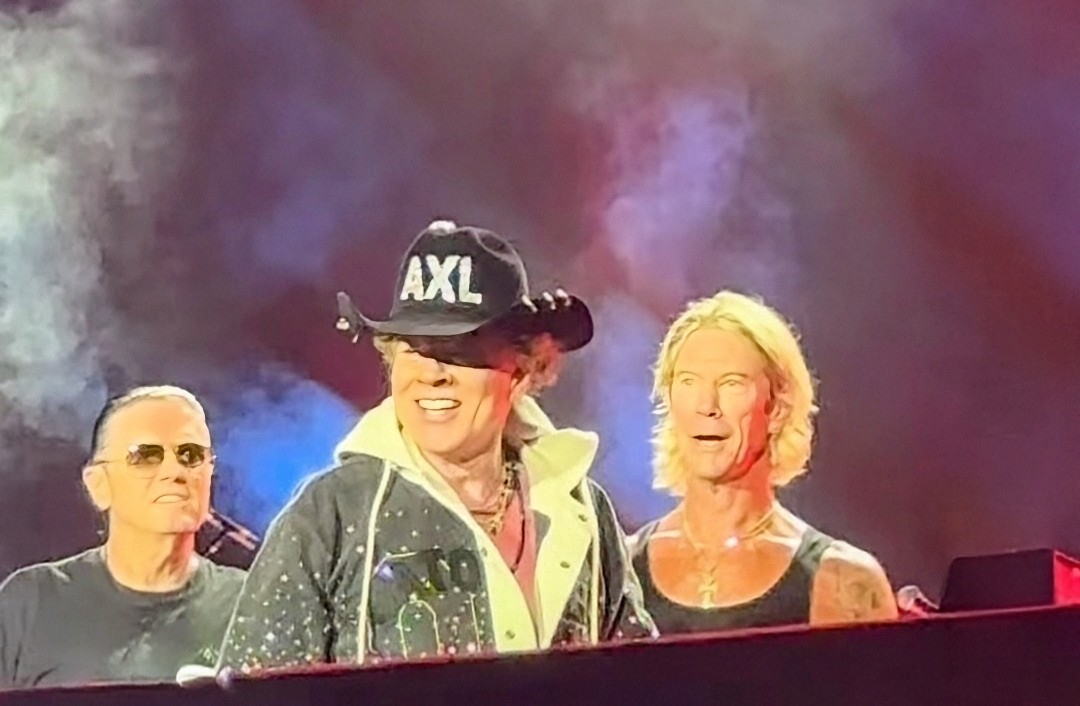 gelsentrulla's tweet image. If your name had more letters, an elegant twist would have been necessary. 
Too bad for us. 
#axlrose #gunsnroses