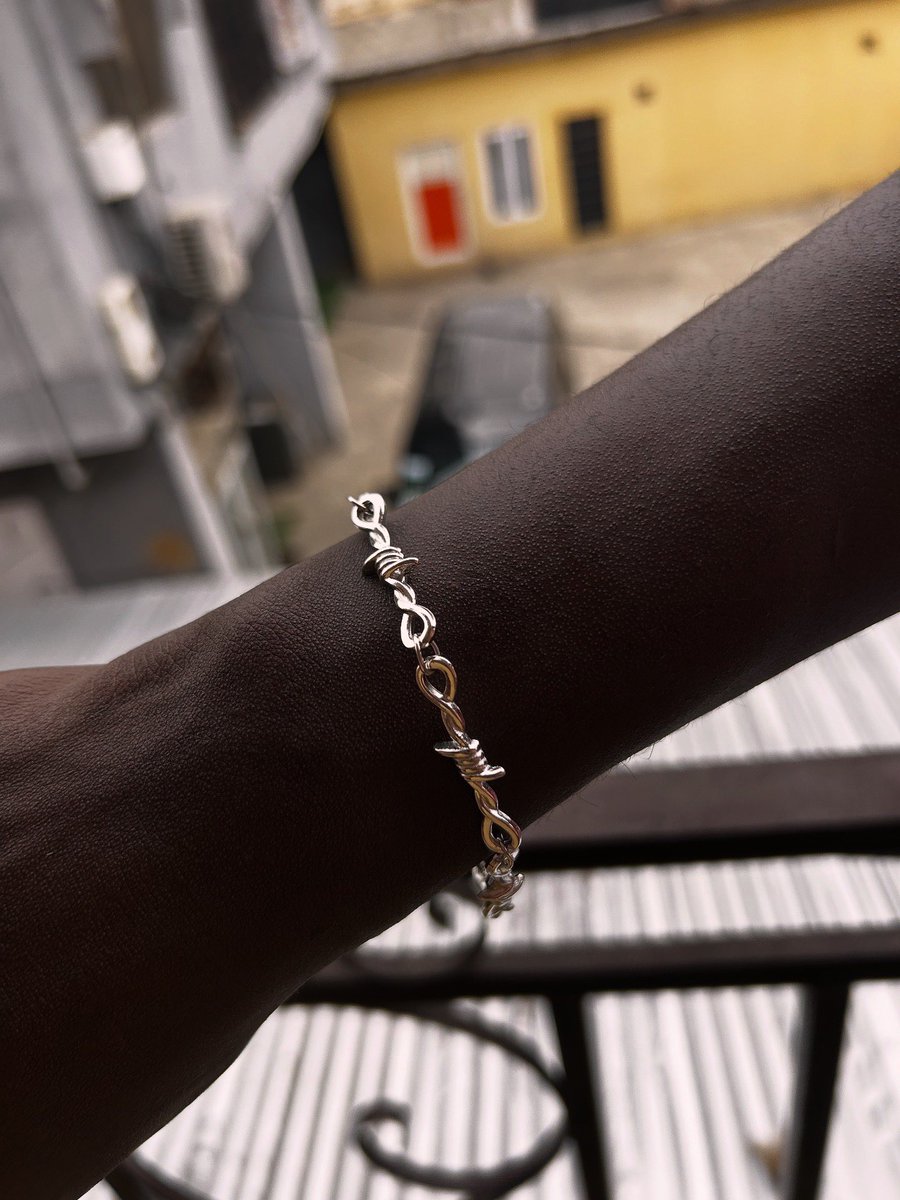 Fashion meets Style✨… The “Spiky” Silver Bracelet is available to order

Price: N12,000

Kindly send a DM to order. Same day delivery available