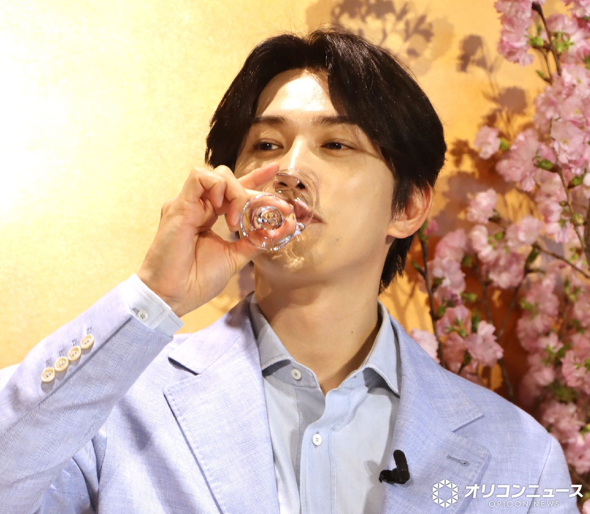 町田啓太、“仕事終わりのご褒美”
お酒の楽しみ方を明かす🥃

友人たちとの食事の席で
“粋な”プレゼントも✨️
oricon.co.jp/news/2447536/f…

スピリッツ・リキュール工房ツアー
オープニングセレモニーに登場💙