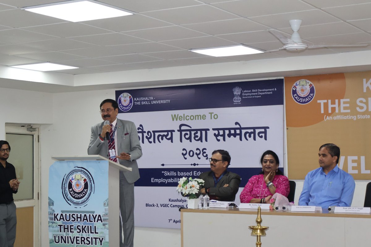 KSUGOG's tweet photo. Transforming education for a FutureReady generation! 
​Kaushalya – The Skill University hosted a seminar on Skill-based Education &amp; Employability under #NEP2020. Led by DG Prof. (Dr.) SP Singh &amp; esteemed DEO officials, we’re bridging the gap between knowledge and capability. #KSU https://t.co/SdedOh3AKj