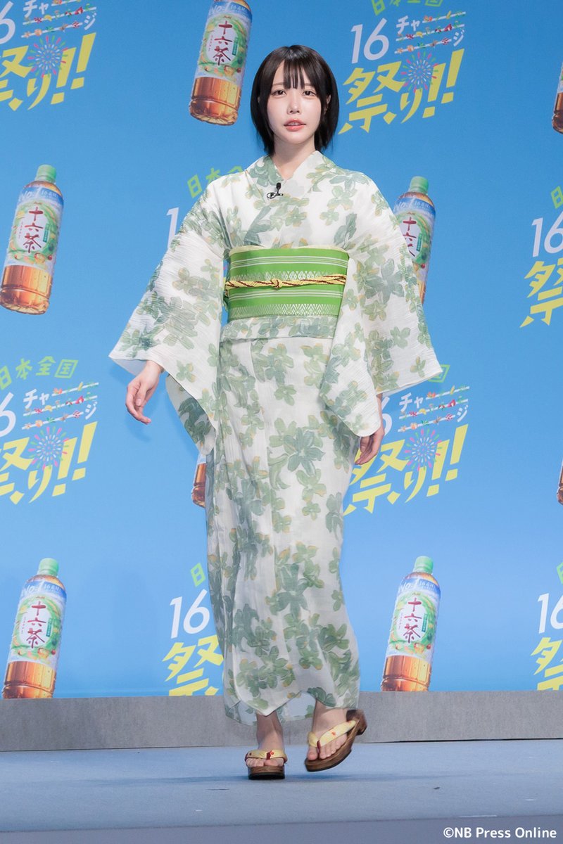 あの ちゃん、2日連続でドラマ＆CMイベントに連続登壇。 衣裳の比較
