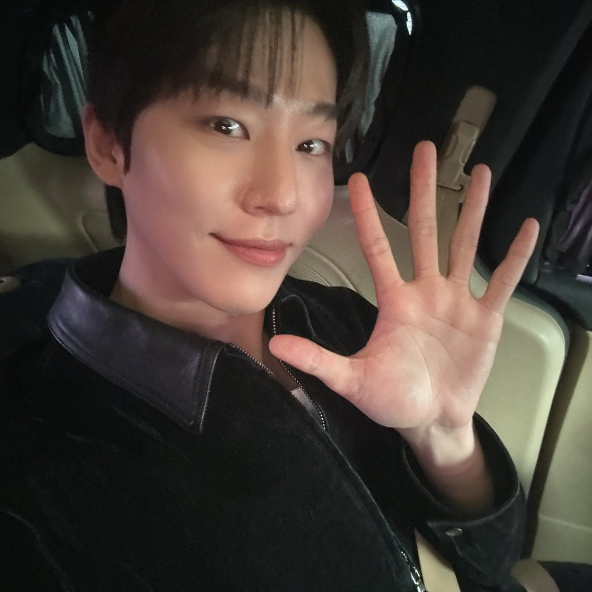 .｡❅*⋆⍋ tweet media