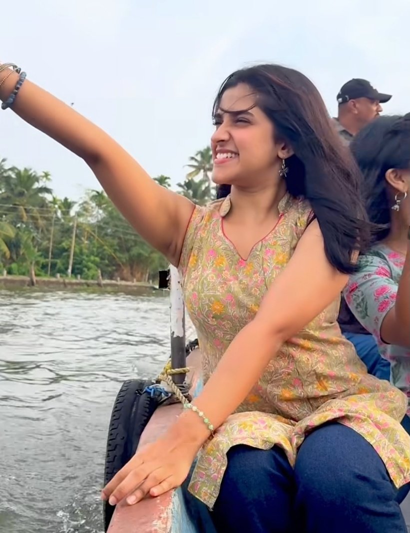 GetsCinema's tweet image. #MeenakshiDinesh - CUTIEPIE ENJOYING HER TRIP - After a HUGE Success of #Youth Film.