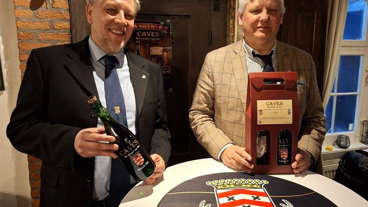 TwitteLIER tweet media