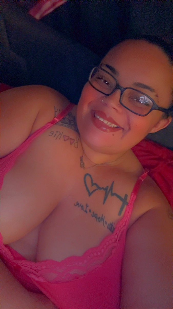 Bookie_Boo13's tweet photo. Add me  snap desdes13 https://t.co/4UkBmVK2os