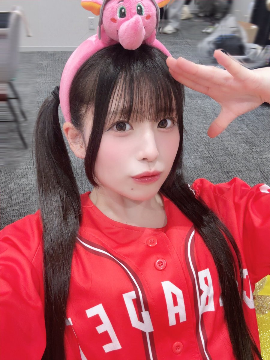 appare_rea's tweet photo. 千葉ジェッツvs越谷アルファーズ戦 Appare!応炎に行かせていただきました✨🏀

Appare!の楽曲「きにしないっ」ジャンボくんと一緒に特別ver.で踊れて嬉しかったなあ🐘❤️

#千葉ジェッツ さん、勝利おめでとうございます💐✨ https://t.co/e5qlHLyjkJ