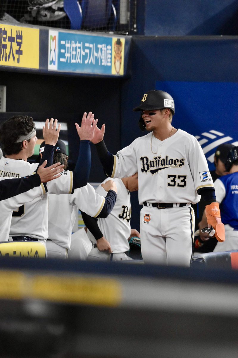 こーしー tweet media