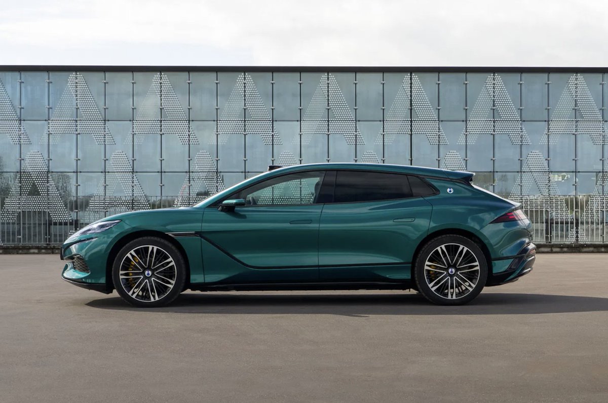 PistonHeads's tweet image. BYD's answer to Porsche's EV is finally here. And for good measure, you can have it as a 776hp hybrid, too. pistonheads.com/news/denza/z9g…