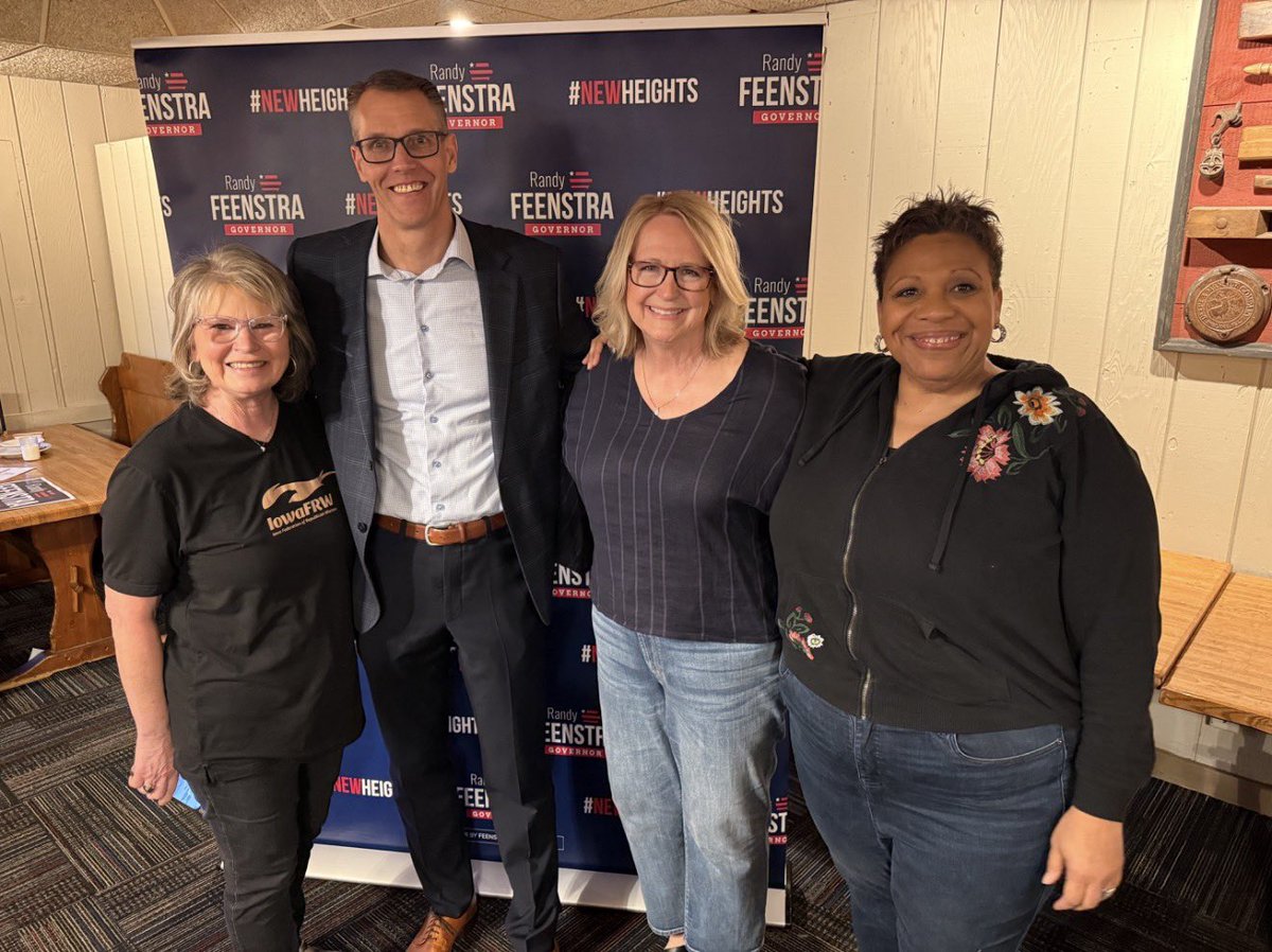 RandyFeenstra's tweet image. Kicked off the morning with the Westside Conservative Club at the Machine Shed!

Iowans are FIRED UP to keep our state red and defend our conservative values from the Radical Left.

We will NEVER let Extreme Liberal Rob Sand turn Iowa into California, Illinois, or Minnesota!