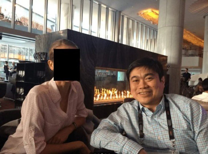 GordonInspector's tweet photo. 経済同友会
伊藤穣一氏は「重要な仲間」

👇仲間達の宣伝😅

❶伊藤穰一「件名: 日本のハロウィン」
エプスタインに
「必ず準備しておいて下さい。楽しいし、セックスもたっぷりだ」 
「君の仲間になれて嬉しい」

❷新浪剛史 元経済同友会代表幹事
金髪美女らとハレンチパーティ
大麻由来サプリ使用 https://t.co/HZhiirfiSj