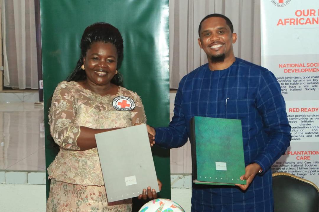 AkameCecile's tweet photo. Je remercie Samuel Eto'o Fils pour ce partenariat entre la Croix-Rouge Camerounaise et la Fédération Camerounaise de Football. Ceci est une avancée importante pour promouvoir le secourisme dans le sport.

Ensemble, nous œuvrons pour des environnements plus sûrs et mieux préparés. https://t.co/3kbyhab2IN