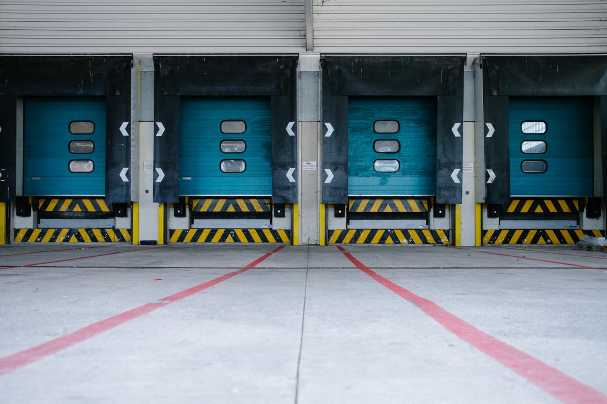 flexe's tweet photo. Last-mile transportation can account for more than half of D2C shipping costs.

Network design is now a key cost lever. More #warehousing access gives #supplychain teams flexibility to position inventory and respond to demand.

Explore real-time capacity: https://t.co/1vgBlq26in https://t.co/r2Aw6joEmT