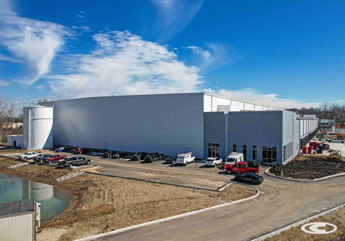 ContegraCC's tweet photo. The building envelope is complete at Fairborn Cold Storage 👏 Racking, electrical, &amp; dock equipment installation along with two office build outs are ongoing with temperature draw down scheduled for early this month. Way to go, Fairborn team! #Contegra #ConstructionwithIntegrity https://t.co/B4pqXWR0bG