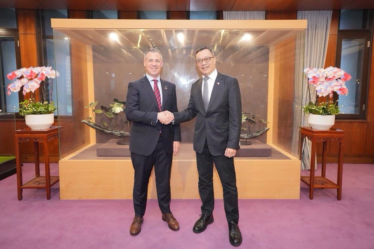 MOFA_Taiwan's tweet image. Dep. Min. Chen hosted Senator @Jim_Banks &amp;amp; delegation for a welcome banquet. From defense cooperation to AI-driven partnerships, #Taiwan🇹🇼 &amp;amp; the #US🇺🇸 continue to deepen ties. As we mark 47 years of the #TaiwanRelationsAct, we will continue to work together for a free &amp;amp; open