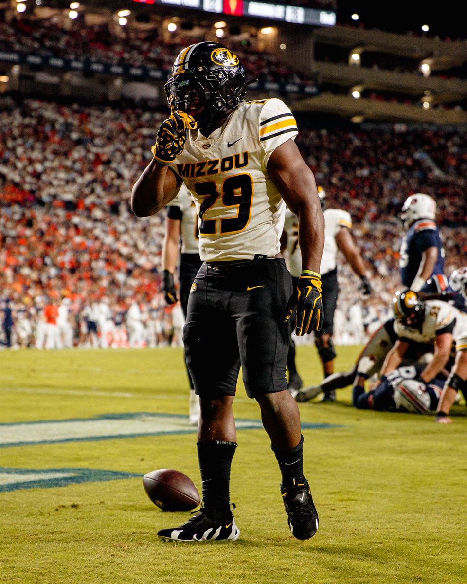 Top 12 2026/27 Combined Rookies via <a href="/DynastyDadFF/">Dynasty Dad</a> 

1 Jeremiah Smith
2 Jeremiyah Love
3 Arch Manning
4 Ahmad Hardy
5 Cam Coleman 
6 Fernando Mendoza
7 Carnell Tate
8 Dante Moore
9 Makai Lemon
10 Kewan Lacy
11 Isaac Brown
12 Jordyn Tyson

Who did we miss?