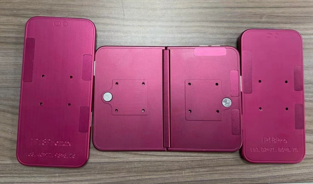 tls_tech_offl's tweet image. 📱 @Apple’s foldable era loading…
#iPhoneFold 👀
📏 Wider design + tablet UI vibes
📱 5.5" cover | 7.76" inside
vs #iPhone18Pro &amp;amp; #ProMax ⚔️
If this lands right… @Apple might change foldables forever 🔥