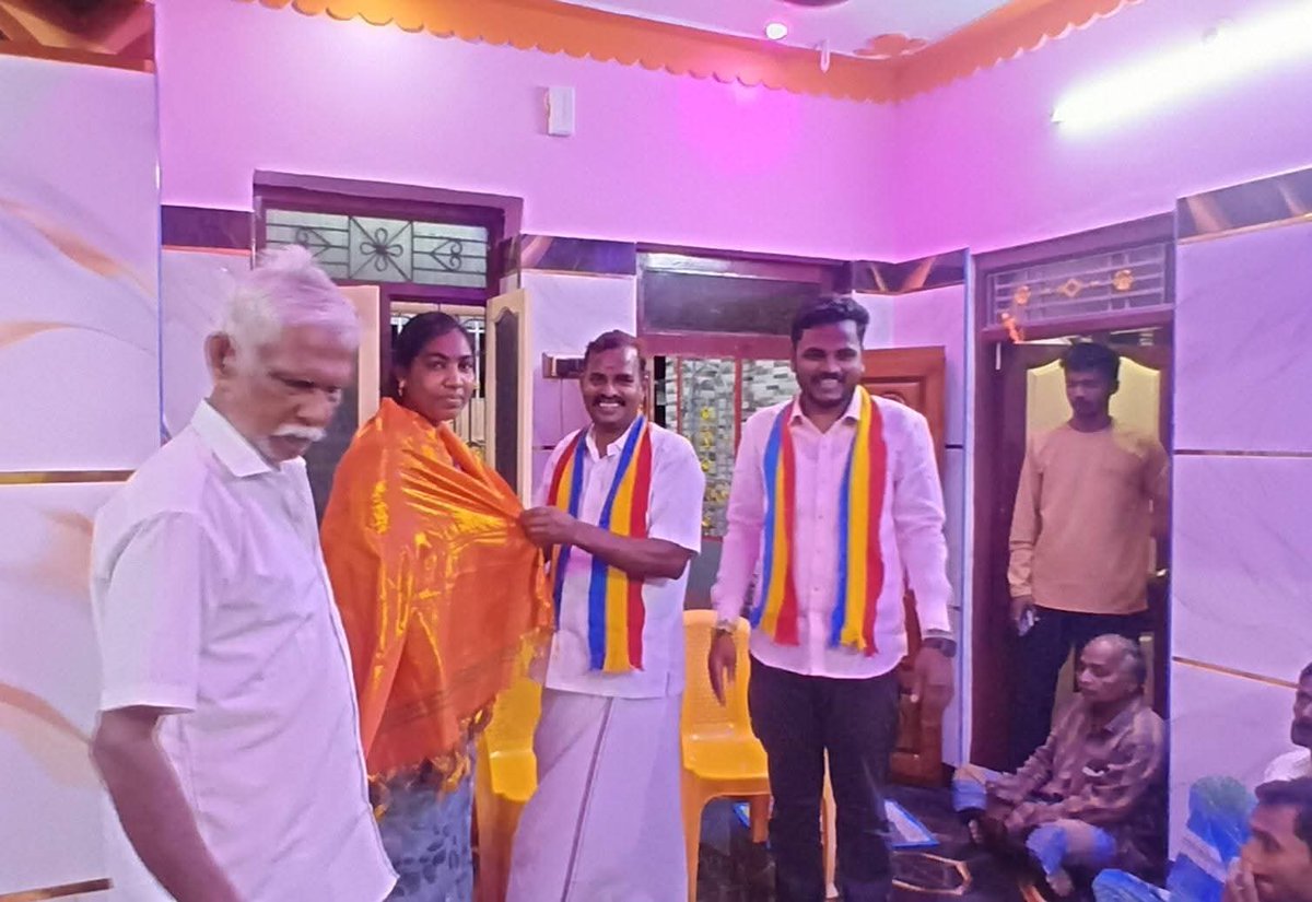 PMKCuddaloreDt's tweet photo. காட்டுமன்னார்கோவில் சட்டமன்ற தொகுதி,குமராட்சி ஒன்றியம்,செட்டிக்கட்டளை கிராமத்தில் கிளை கூட்டம் மற்றும் கூடுவெளிச்சாவடி கிராமத்தில் பெண்களை சந்தித்து,திமுக-வின் 5-ஆண்டு அவலங்களை எடுத்��ுரைத்து வெற்றியின் சின்னமாம் மாம்பழம் சின்னத்திற்கு பாமக பொறுப்பாளர்கள் வாக்கு சேகரித்தபோது. https://t.co/TkSUfFUYuK