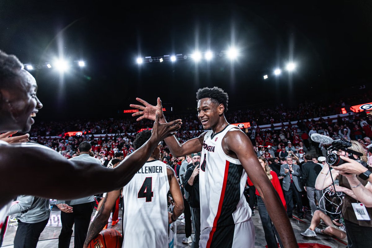 GloryGlory tweet media