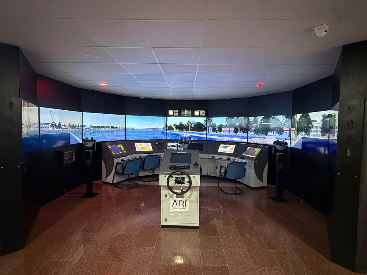 HQ_IDS_India's tweet image. #NDA has instituted a state-of-the-art Ship Handling Simulator to provide realistic, scenario-based training to cadets. The simulator features a 270° immersive view, advanced real-time simulation capabilities and a wide spectrum of ship types and port environments thereby