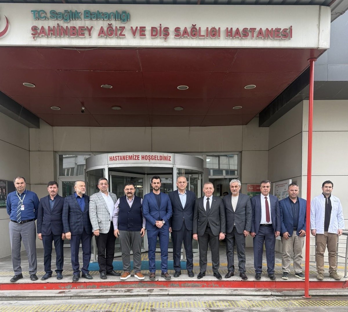 Gaziantep Şahinbey Ağız ve Diş Sağlığı Hastanemiz Başhekimliğine atanan Sayın Dt. Gökhan Altıparmak’a hayırlı olsun ziyaretinde bulunduk.

Değerli yol arkadaşlarımız önceki dönem İl Başkanlarımız Ertuğrul Teymur ve Murat Şerbetçi, Meclis Üyemiz Uğur Şahan, önceki dönem Başkan